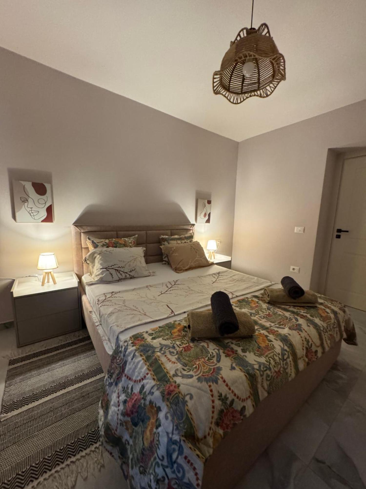 Downtown Deluxe Apartment Shkodra Kültér fotó